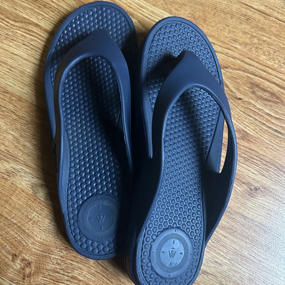 totes Black Flip-Flops for Men